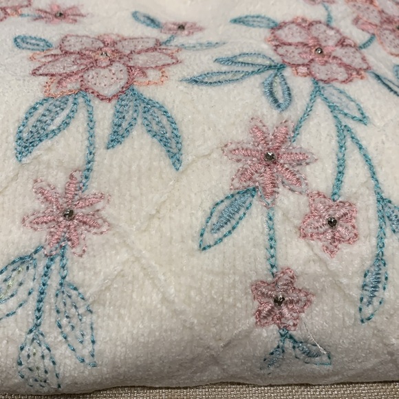 Women’s Alfred Dunner Pullover Sweater
White Pastels Embroidery 3XL - Picture 11 of 11